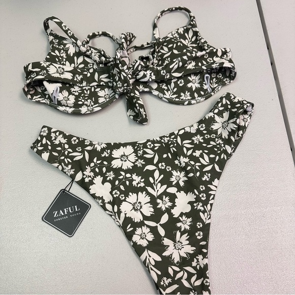 Zaful | Green Floral Bikini Set - Picture 2 of 6